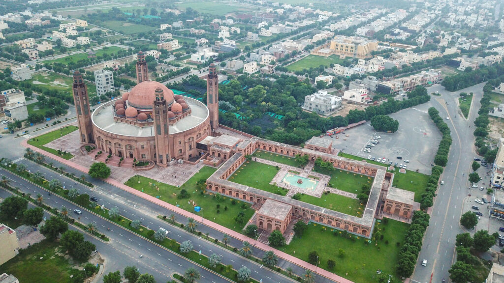 Which Housing Society in Lahore Offers the Best Facilities and Investment Value?