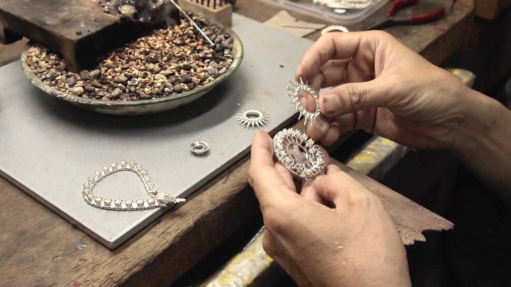 What Materials Are Best for Handmade Jewellery?